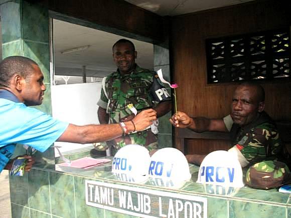 widjojo2-makefriendsnotviolence.jpg widjojo2-makefriendsnotviolence.jpg